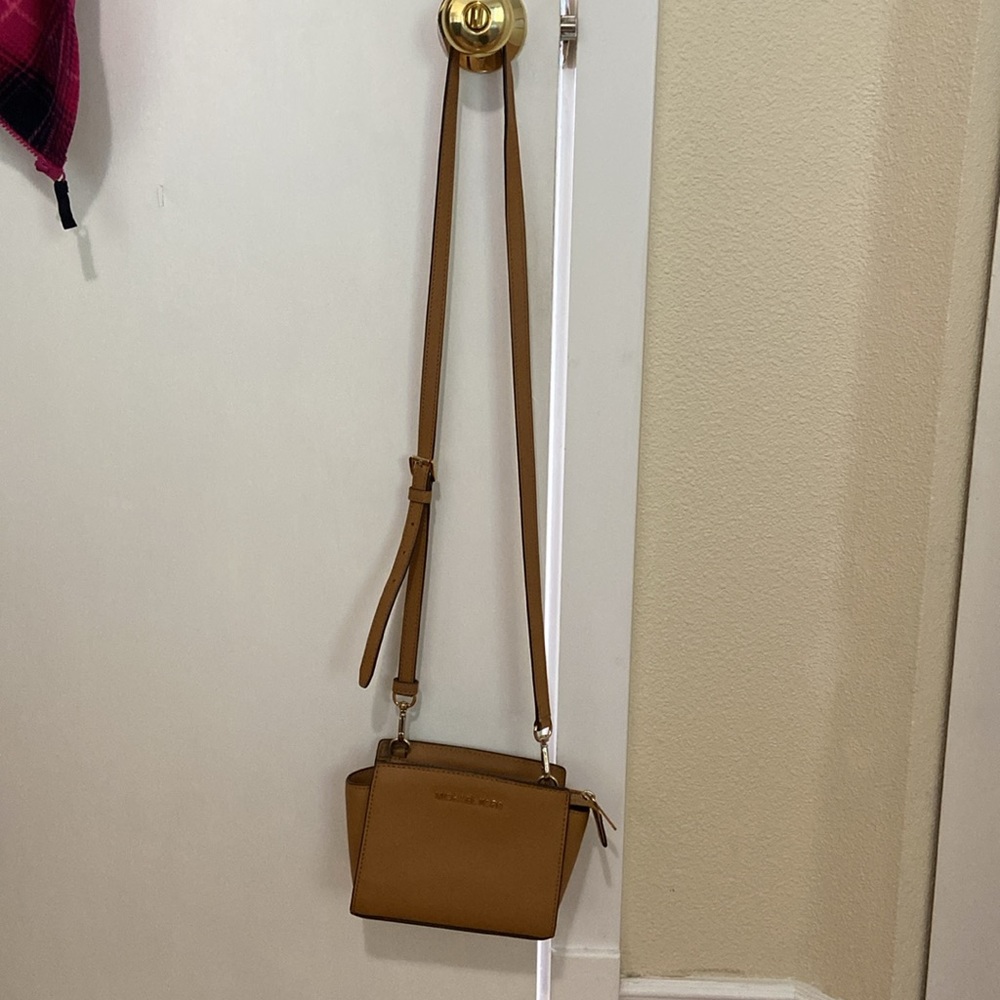Small Michael Kors Handbag - Picture 2 of 14